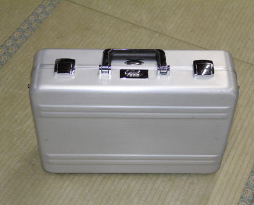 ゼロハリバートンのアルミケース