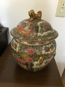 「大清乾隆年製」の色壺