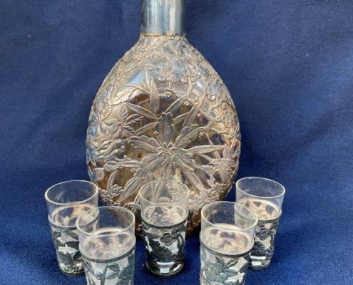 銀製のウイスキーデキャンタ（ディンプル）