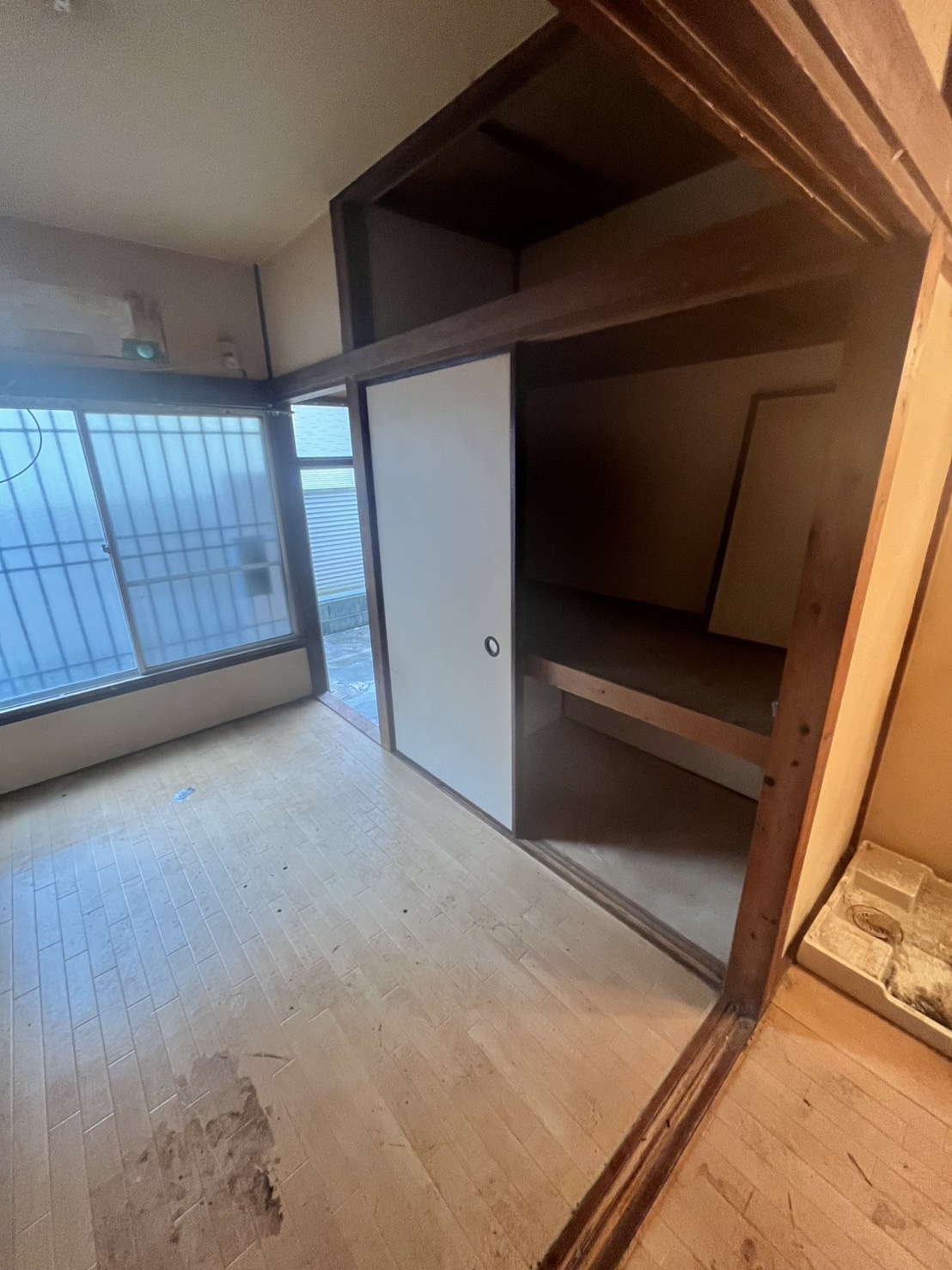 東京都練馬区石神井のゴミ屋敷片付け後に整理された押入れと室内の様子