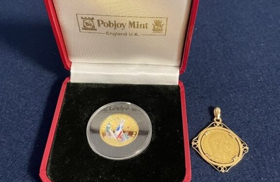 東京都豊島区千川で買取したピーターラビット100周年記念金貨のケース入り写真