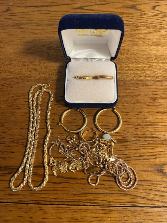 東京都豊島区要町で査定した金アクセサリー一式の写真